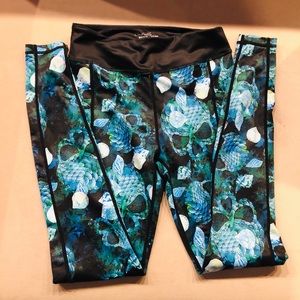 CVG Constantly Varied Gear Retired Mermaid Skull full leggings XS EUC